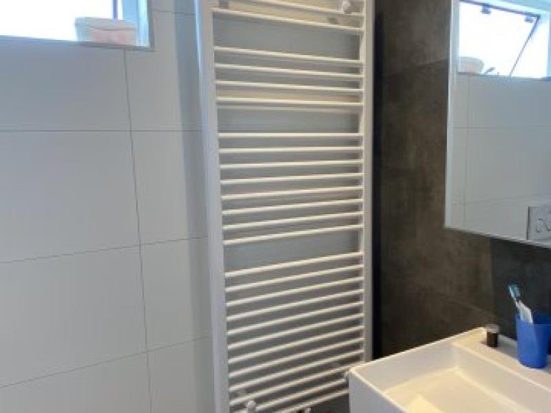 Buizendesign radiator met thermostaatkraan